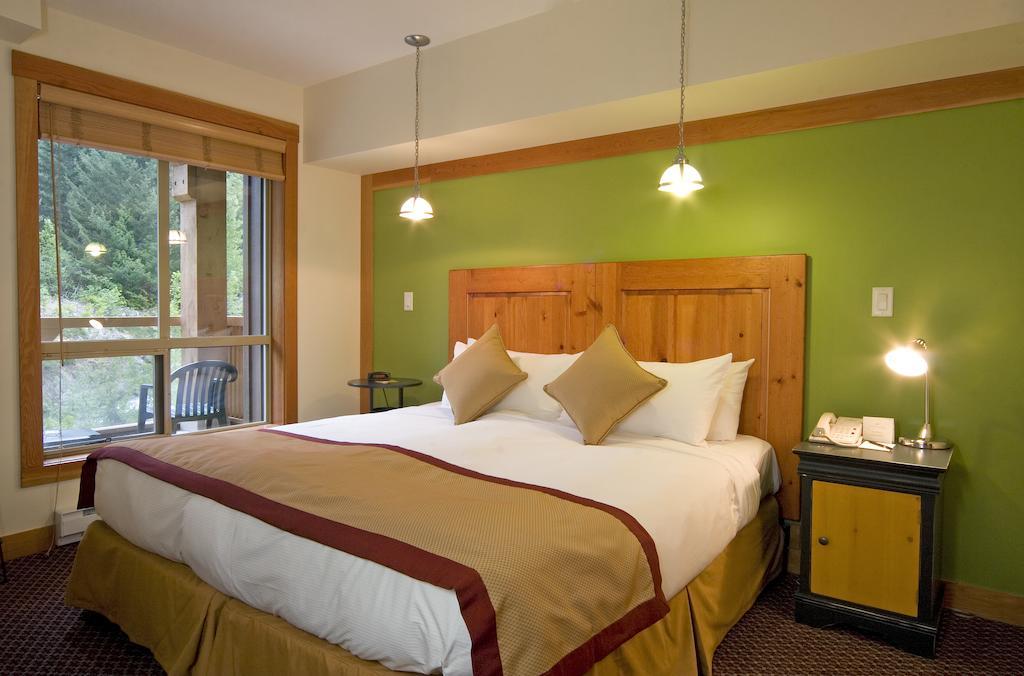 Lodging Ovations Hotell Whistler Exteriör bild