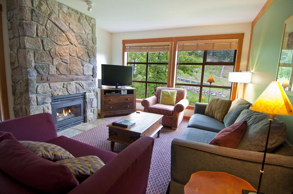 Lodging Ovations Hotell Whistler Exteriör bild