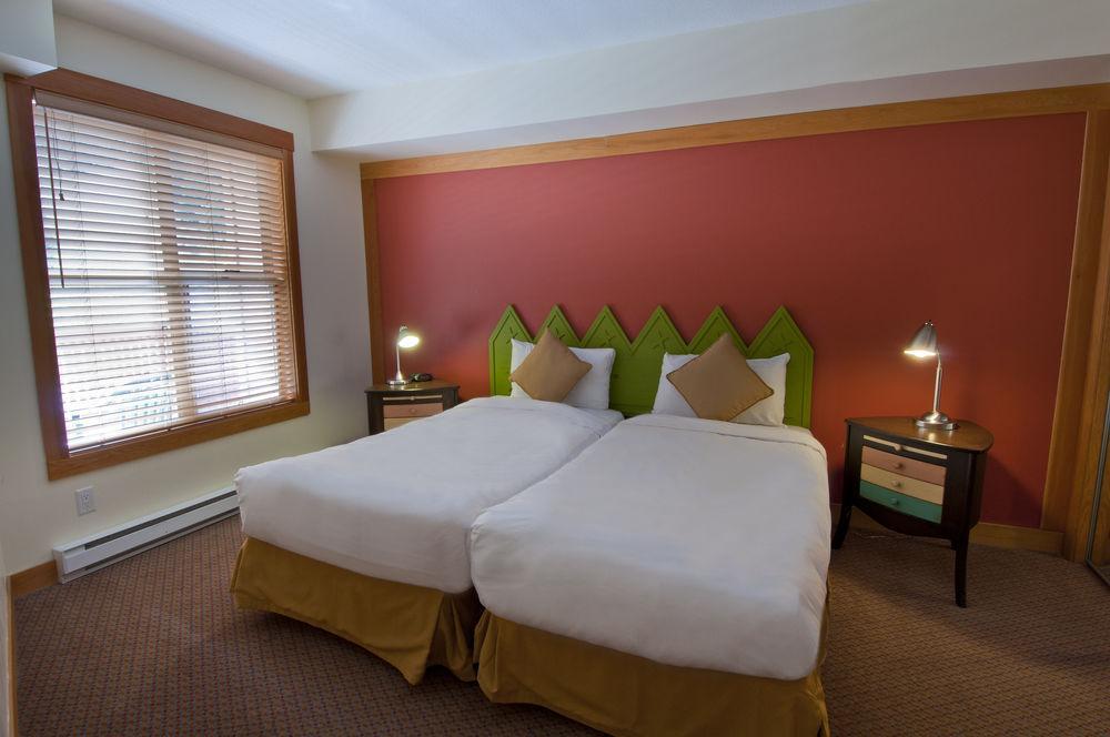Lodging Ovations Hotell Whistler Exteriör bild