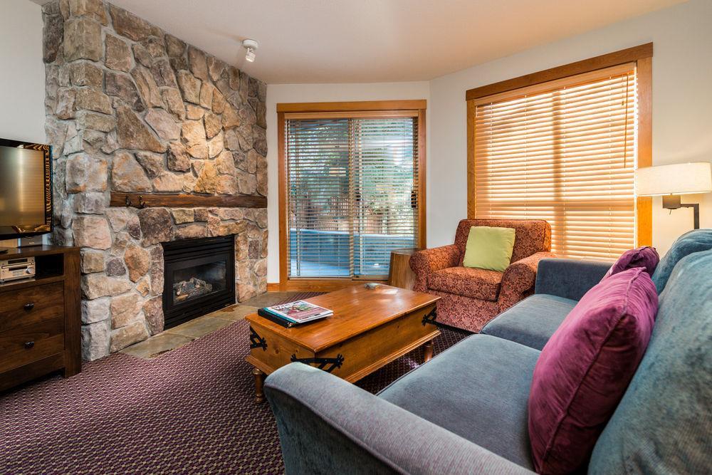 Lodging Ovations Hotell Whistler Exteriör bild