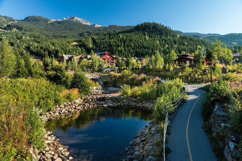Lodging Ovations Hotell Whistler Exteriör bild