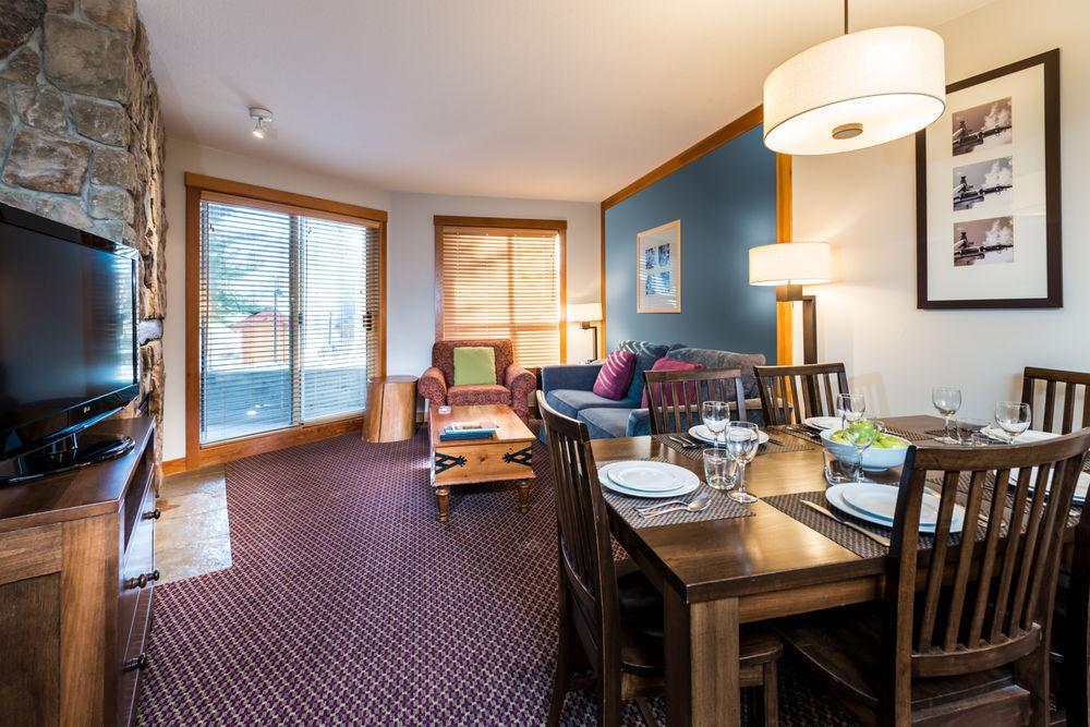 Lodging Ovations Hotell Whistler Exteriör bild