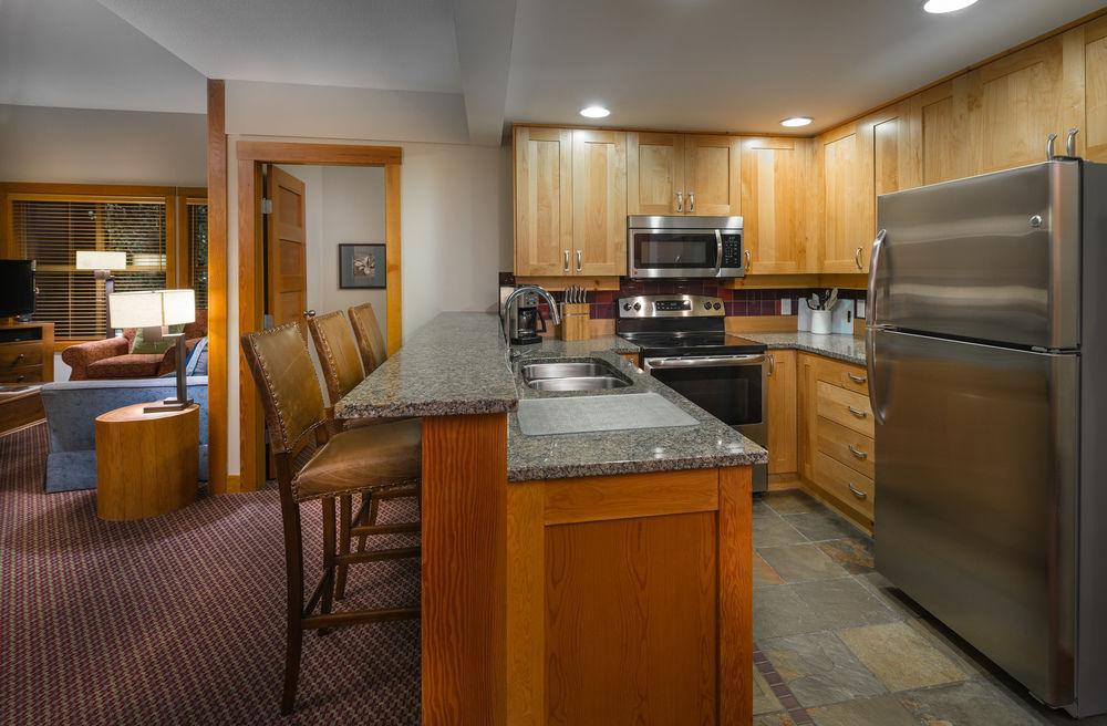 Lodging Ovations Hotell Whistler Exteriör bild