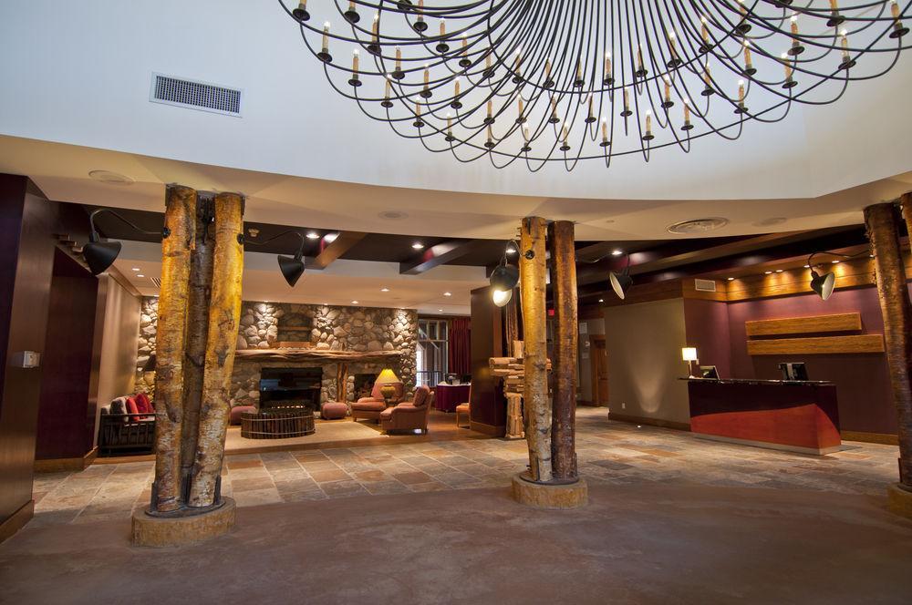Lodging Ovations Hotell Whistler Exteriör bild