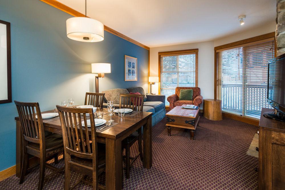 Lodging Ovations Hotell Whistler Exteriör bild