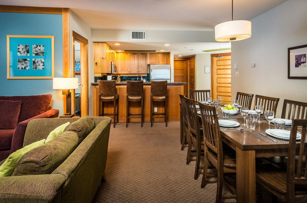 Lodging Ovations Hotell Whistler Exteriör bild