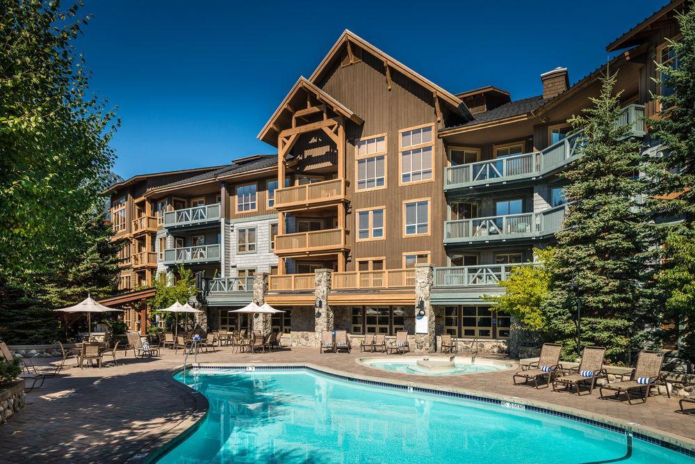 Lodging Ovations Hotell Whistler Exteriör bild